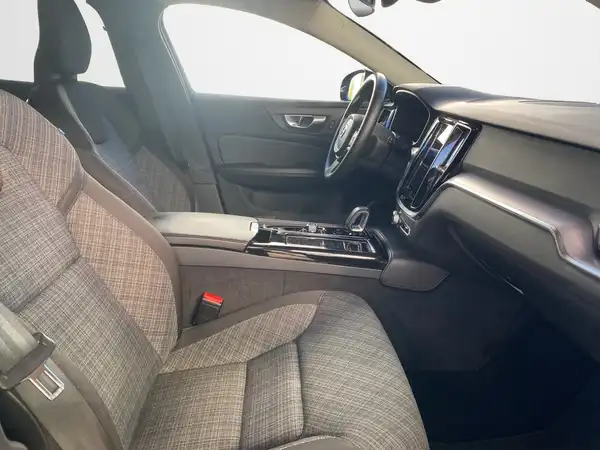 VOLVO V60 (12/21)