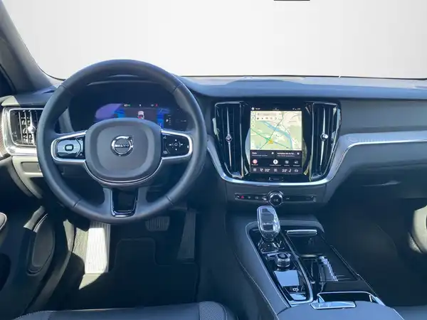 VOLVO V60 (8/23)