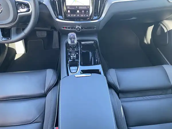 VOLVO V60 (9/23)