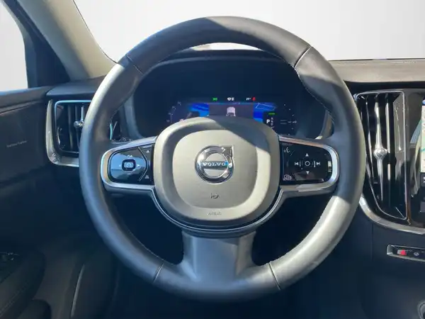 VOLVO V60 (10/22)