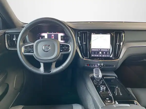VOLVO V60 (8/23)
