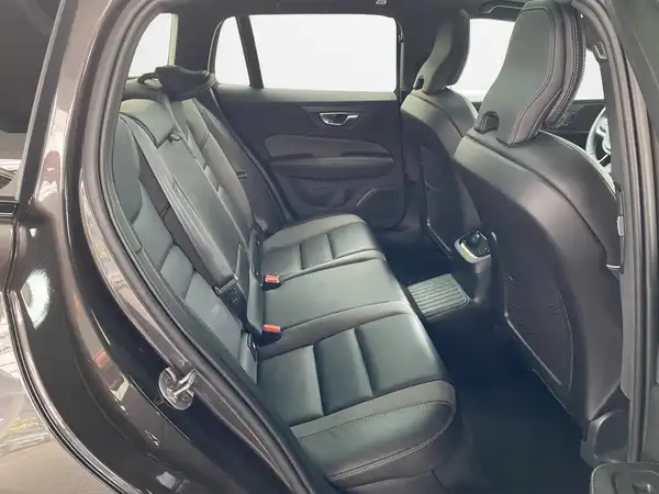 VOLVO V60 (12/22)