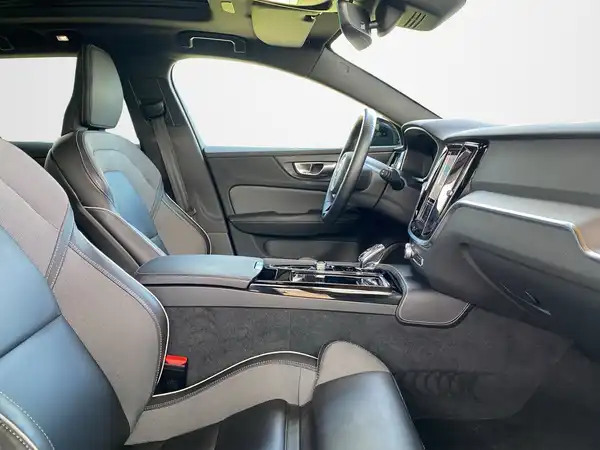 VOLVO V60 (12/22)