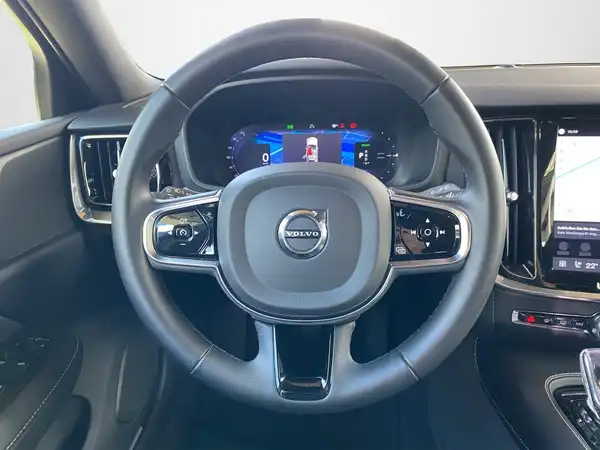 VOLVO V60 (10/22)