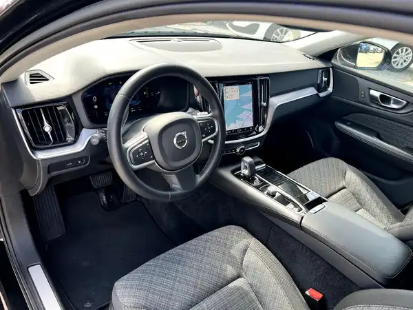 VOLVO V60 (10/21)