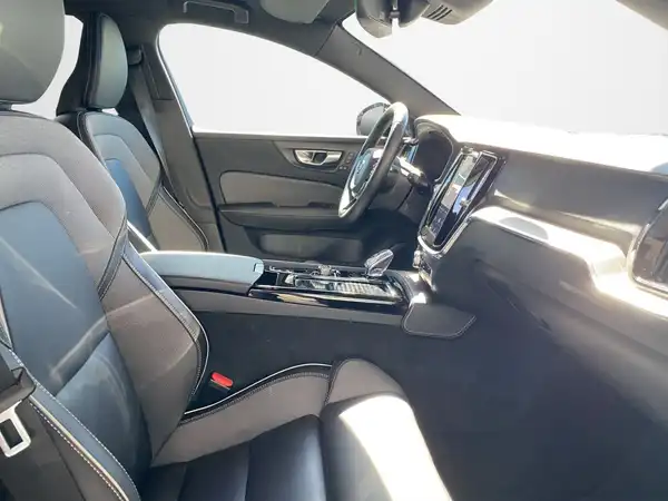 VOLVO V60 (12/22)