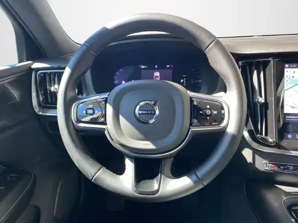 VOLVO V60 (10/22)