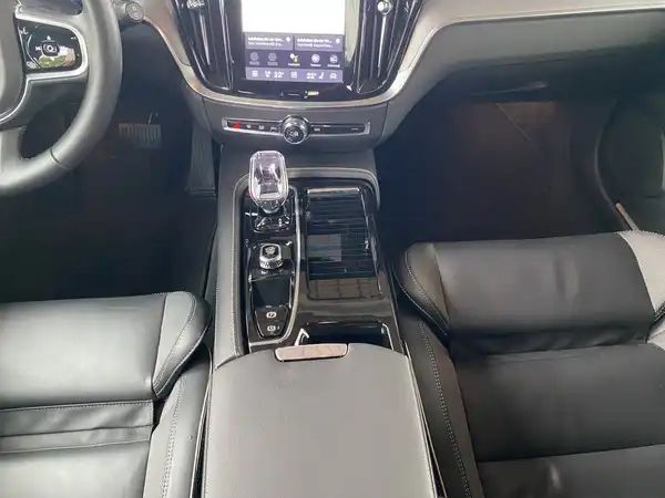 VOLVO V60 (9/30)