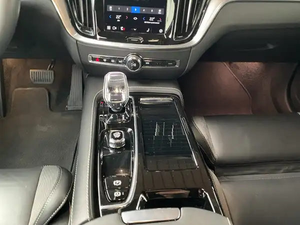 VOLVO V60 (10/18)