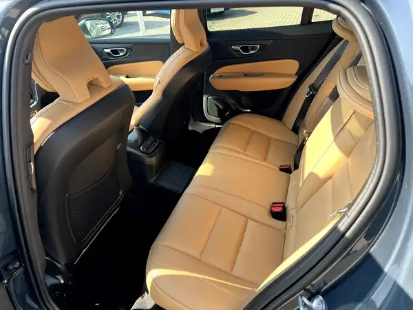 VOLVO V60 (14/29)