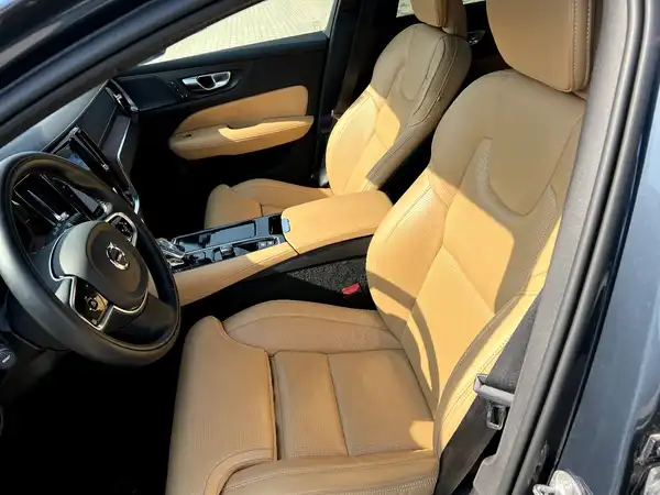 VOLVO V60 (9/29)