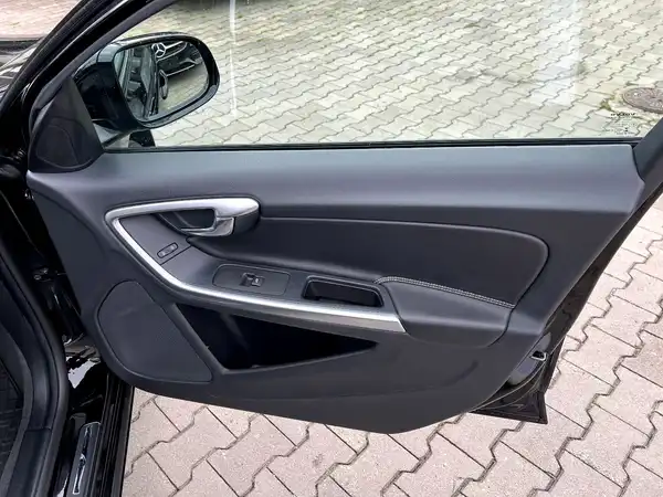 VOLVO V60 (13/29)