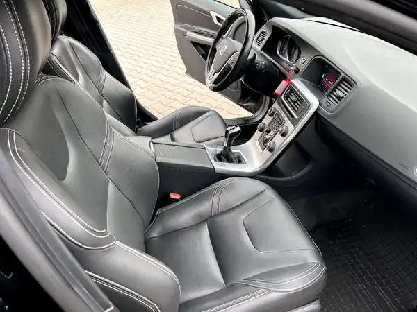VOLVO V60 (14/29)