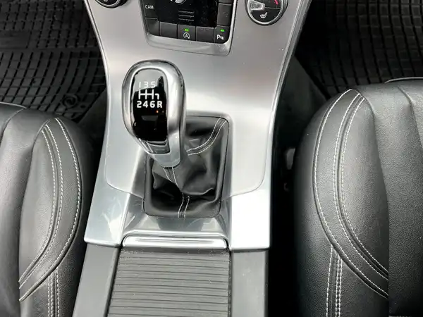 VOLVO V60 (16/29)