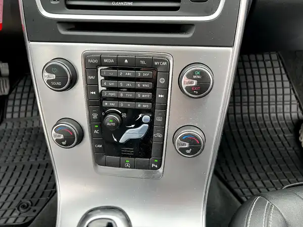 VOLVO V60 (17/29)