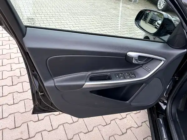 VOLVO V60 (21/29)