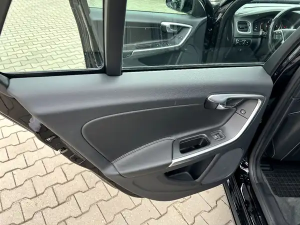 VOLVO V60 (22/29)