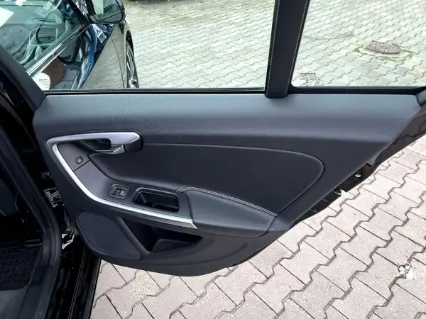 VOLVO V60 (25/29)