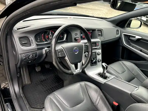 VOLVO V60 (9/29)