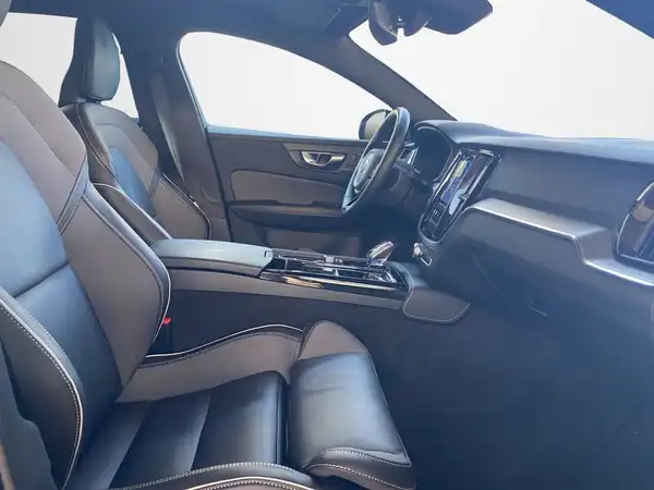 VOLVO V60 (12/22)