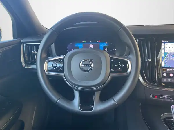 VOLVO V60 (10/22)