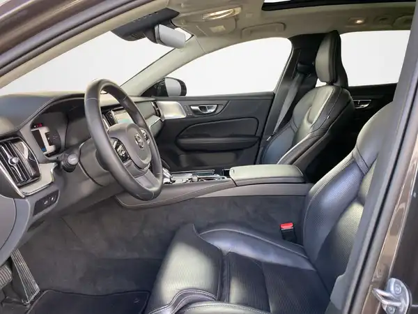 VOLVO V60 (7/23)