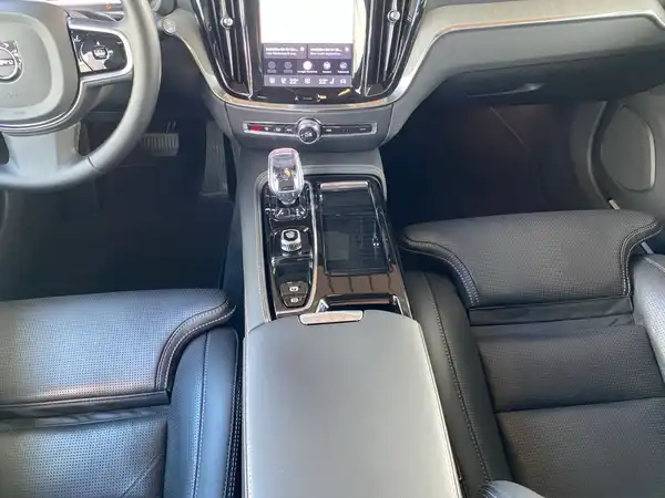 VOLVO V60 (9/23)