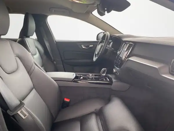 VOLVO V60 (12/21)