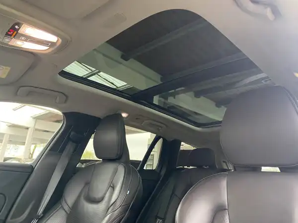 VOLVO V60 (22/23)