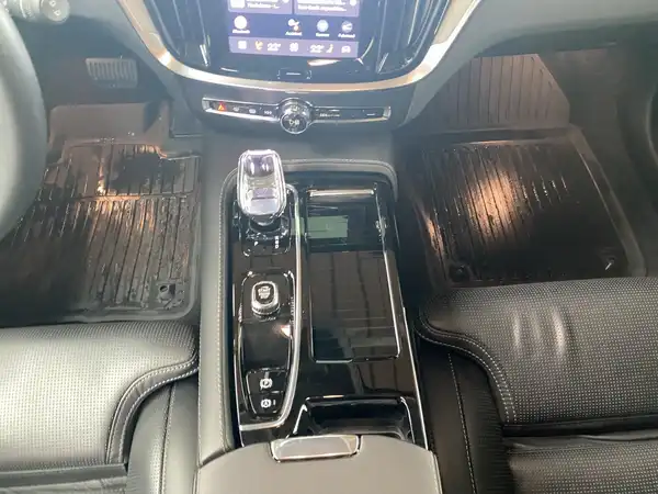 VOLVO V60 (9/23)