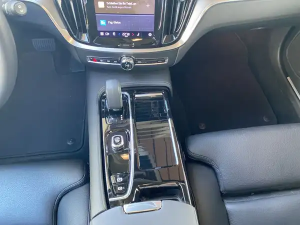 VOLVO V60 (9/21)