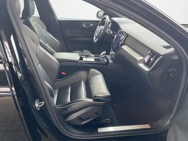 VOLVO V60 (12/22)