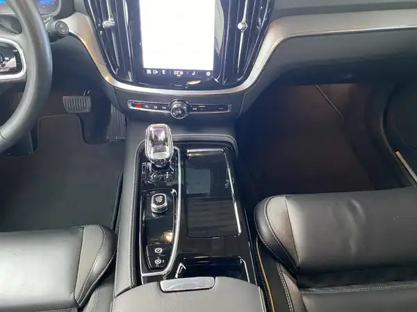 VOLVO V60 (9/22)