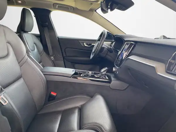 VOLVO V60 (12/22)