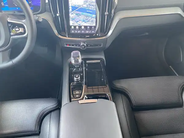 VOLVO V60 (9/22)