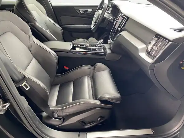 VOLVO V60 (12/22)