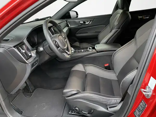 VOLVO V60 (8/24)