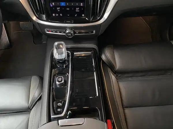 VOLVO V60 (10/24)