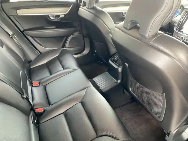 VOLVO V90 (13/23)