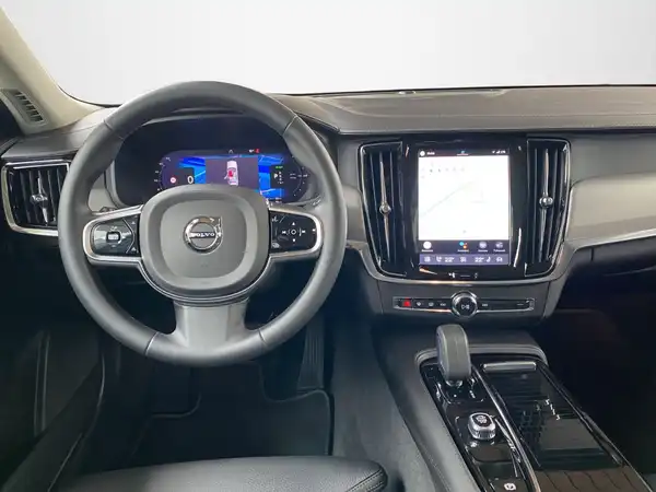 VOLVO V90 (8/23)