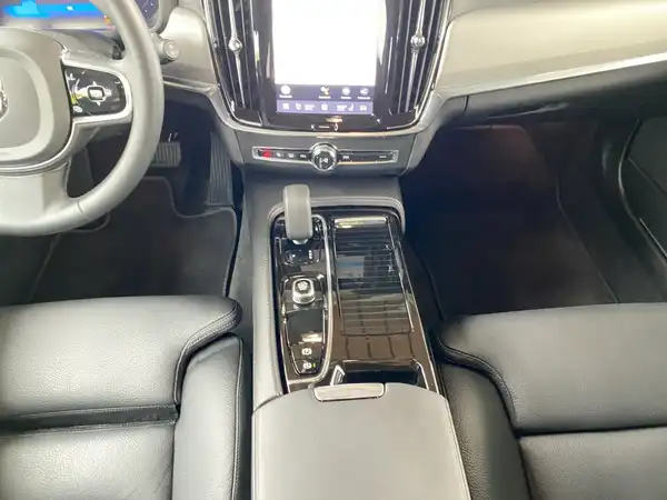 VOLVO V90 (9/23)