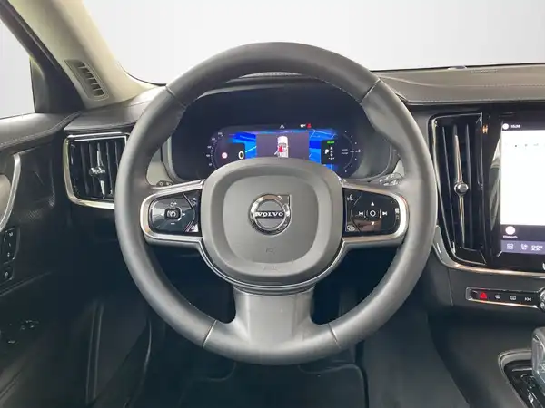 VOLVO V90 (10/23)