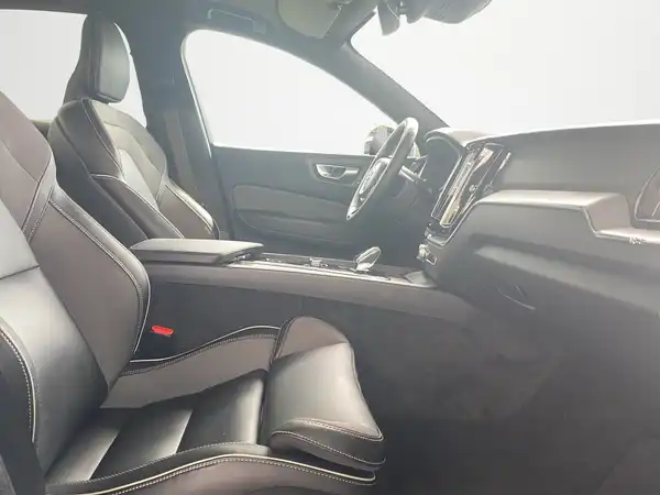 VOLVO XC60 (12/22)