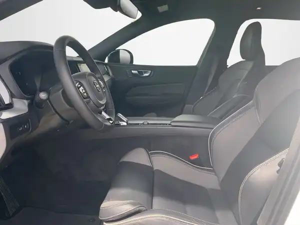 VOLVO XC60 (7/22)