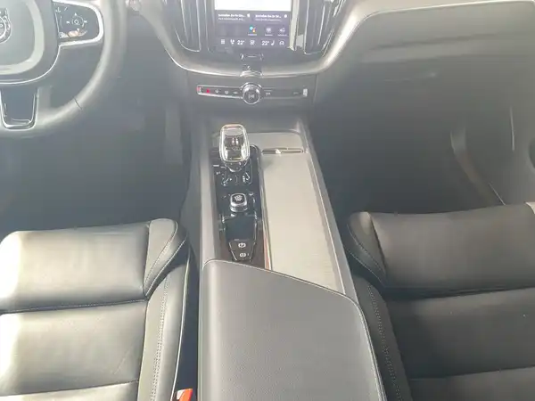 VOLVO XC60 (9/22)
