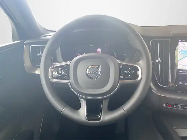 VOLVO XC60 (10/22)