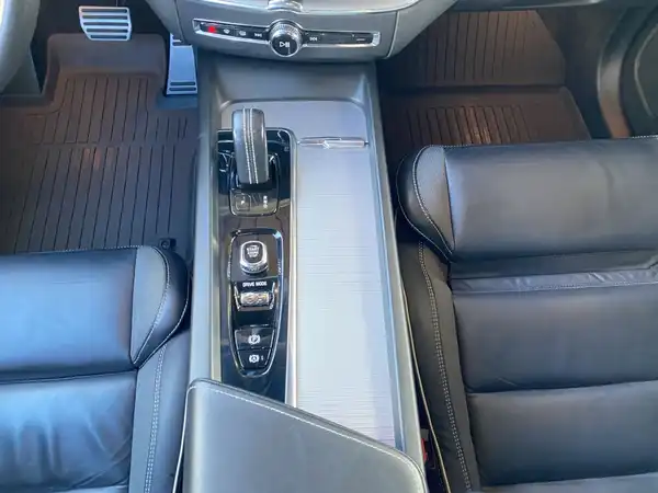VOLVO XC60 (9/24)