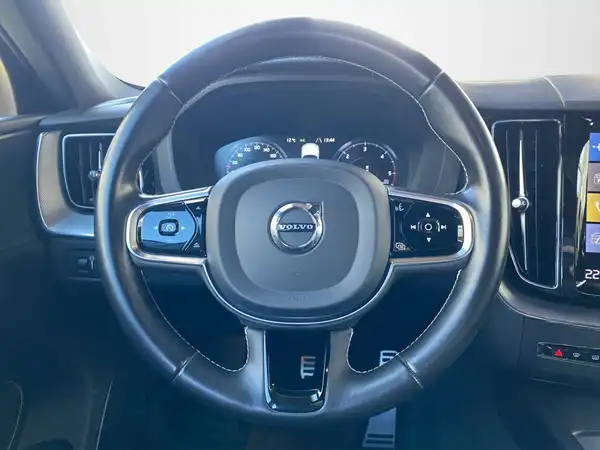 VOLVO XC60 (10/24)