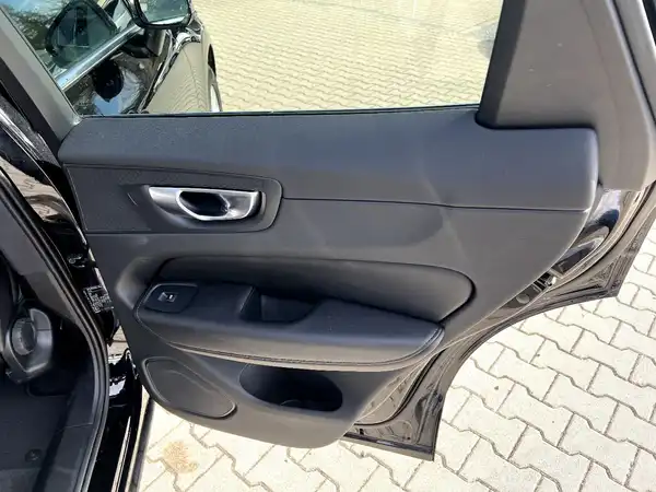 VOLVO XC60 (15/28)