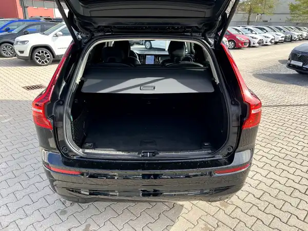 VOLVO XC60 (7/28)